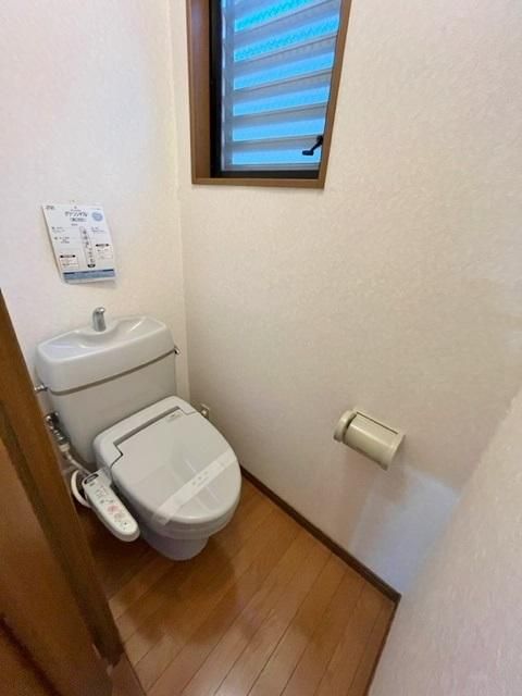 【トイレ】　バス・トイレ別　ウォシュレット付　窓あり
