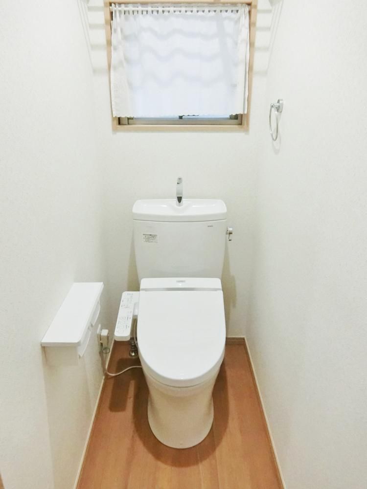 【トイレ】　２階トイレ　ウオシュレット付